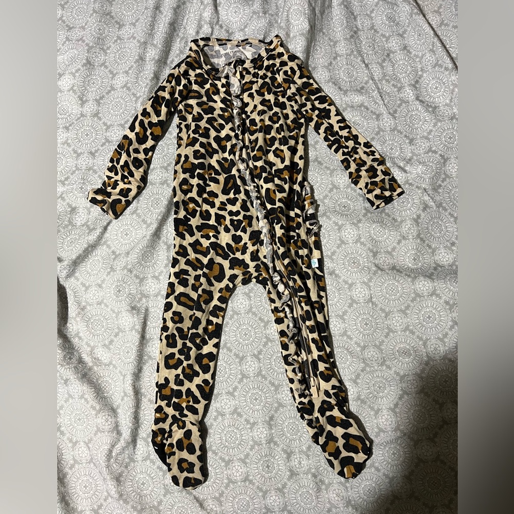 Posh peanut footie ruffled zipper READ DESCRIPTION